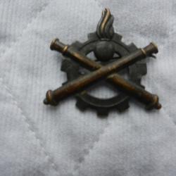 ancien insigne militaire français de réparation du matériel