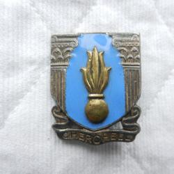 ancien insigne militaire français école militaire Cherchell