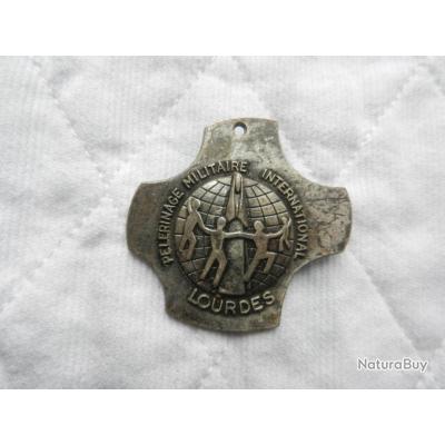 lot 2 insignes pelerinage militaire international à LOURDES