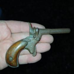 Pistolet de  cycliste ancien à  restaurer dans son jus. Cal 5,5 mm