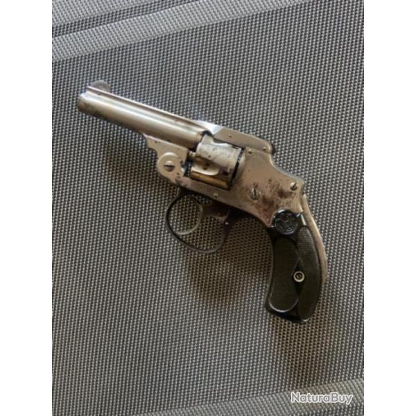 revolver SMITH&WESSON HAMMERLESS 32sw 1er Modle dans son jus.