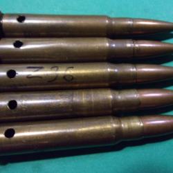 5 Munitions /clip en 7,92x57 divers dates fabrication TCHEC, étui laiton, balle blindée  neutralisée