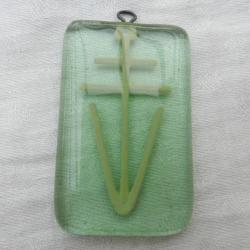 insigne pendentif journée libération victoire 2ème guerre en verre vert pâle - croix lorraine