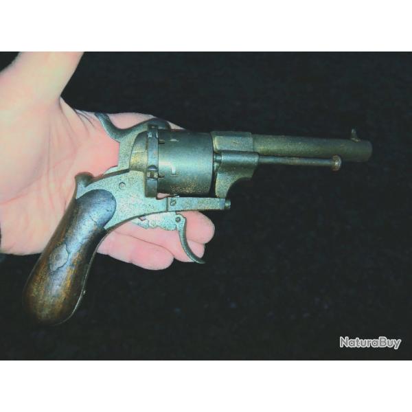 Pistolet revolver  barillet type Lefaucheux 7mm  Broche.