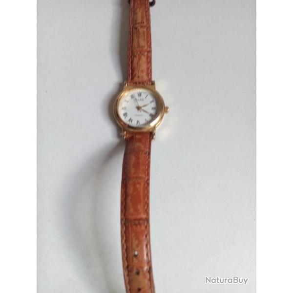 montre ancienne femme bracelet en cuir diamtre 2,5 cm fonctionne