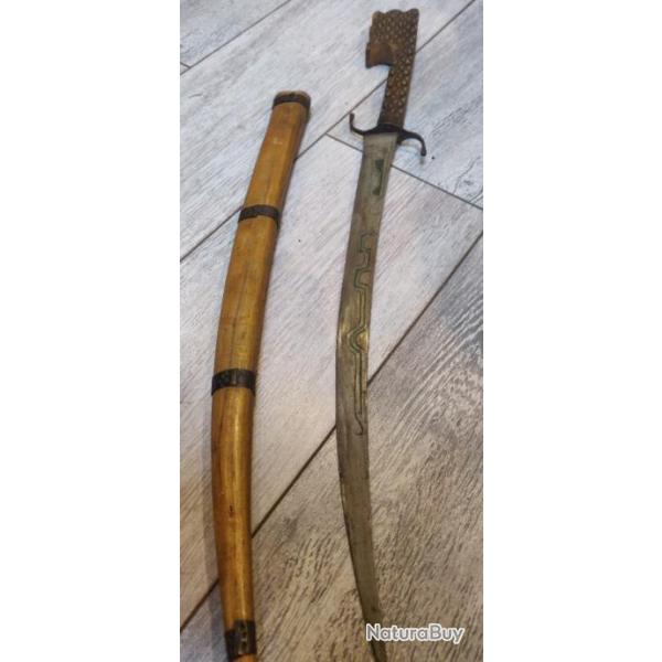 Sabre berbre ancien avec fourreau dcor