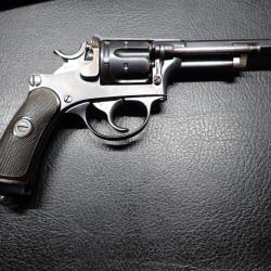 Rare revolver 1882 suisse de la série privée - Classé en D.