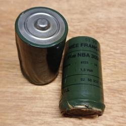 Lot de 2 anciennes piles 1,5 V militaires françaises NBA 3030 - DURACELL