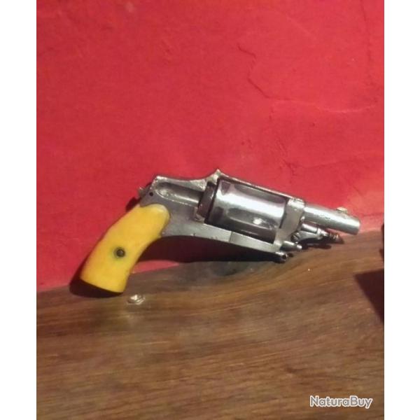 Tres Jolie revolver ancien dit "Little dog" bulldog velodog hammerless fonctionnelle calibre 6mm