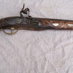 ANCIENNE REPRODUCTION orientaliste ,PISTOLET A SILEX FACTICE