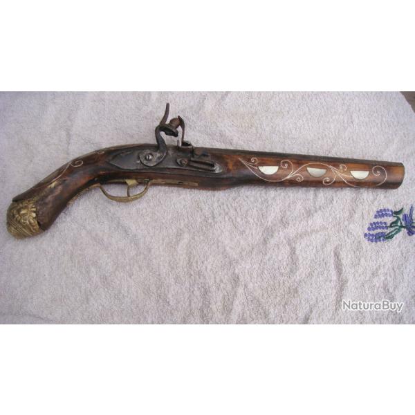ANCIENNE REPRODUCTION orientaliste ,PISTOLET A SILEX FACTICE