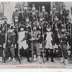 CPA - ANCIENS UNIFORMES DES CHASSEURS A PIED N°395
