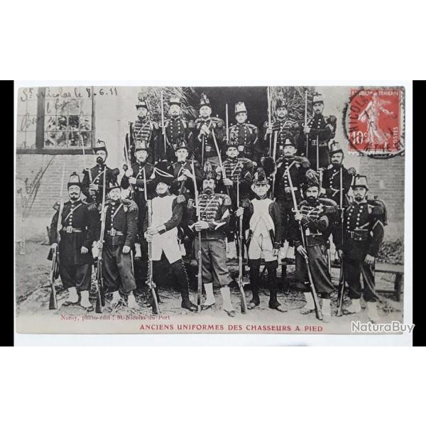 CPA - ANCIENS UNIFORMES DES CHASSEURS A PIED N395