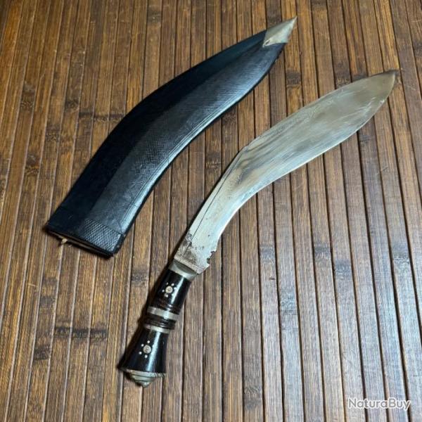 KUKRI AVEC SON FOURREAU CUIR