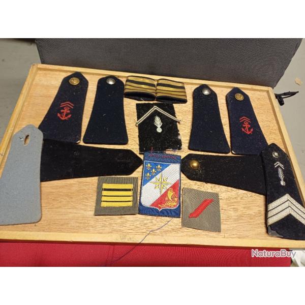 Lot galons militaires - paulettes - cussons patchs + cadeau