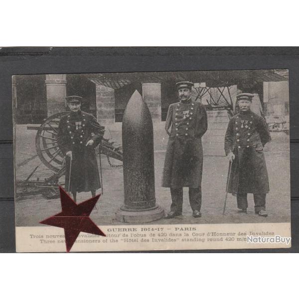 CPA - Guerre 14/17 PARIS trois nouveaux invalide autour Obus  de 420 dans la Cour d'Honneur N539