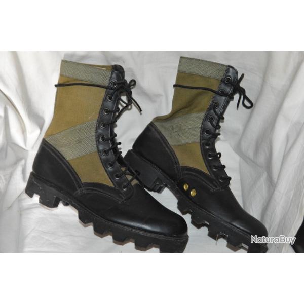 PAIRE DE BOTTES DE COMBAT AMERICAINES - US COMBAL 8R - AMERICAN JUNGLE BOOTS - VIETNAM ?