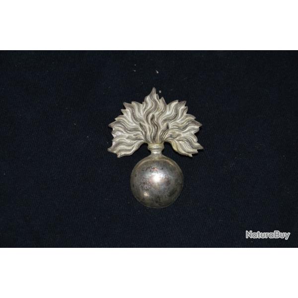 RARE INSIGNE DE SHAKO OU KEPI 1886 ECOLE DE CAVALERIE  SAUMUR-EPOQUE 1880/1900-GUERRE 1914/1918.