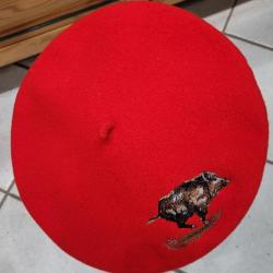 BERET rouge motif sanglier