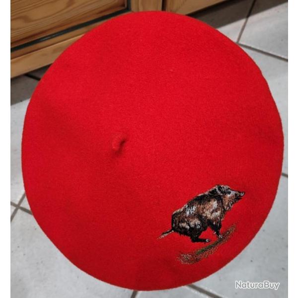 BERET rouge motif sanglier