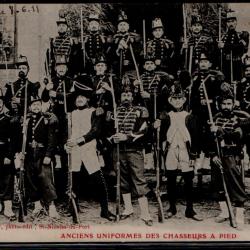 CPA - ANCIENS UNIFORMES DES CHASSEURS A PIED N°0014