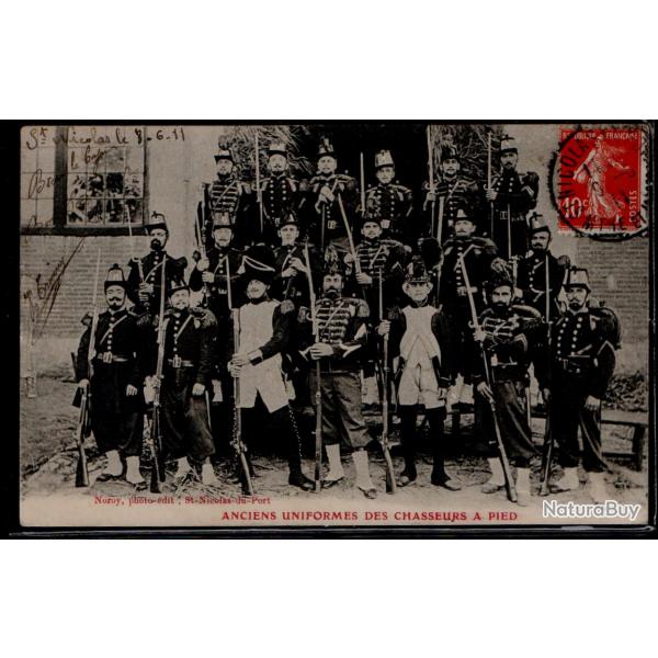 CPA - ANCIENS UNIFORMES DES CHASSEURS A PIED N0014
