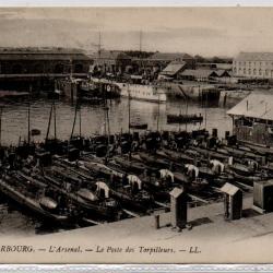 CPA -CHERBOURG LARSENAL Le Poste des torpilleurs N°1304