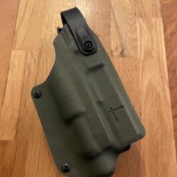 Holster TRB pour Glock 17 Gen 4 canon fileté avec lampe Olight Baldr.