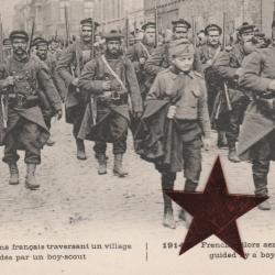 CPA  -Marins français traversant un village guidés par un boy scout  N°807