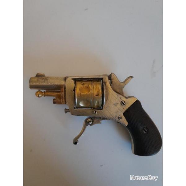 Revolver bulldog Puppy 22 Short