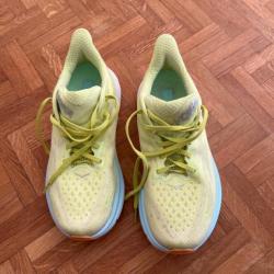 Chaussures running HOKA Clifton 9 femme taille 38 2/3, très bon état (3 courtes sorties)