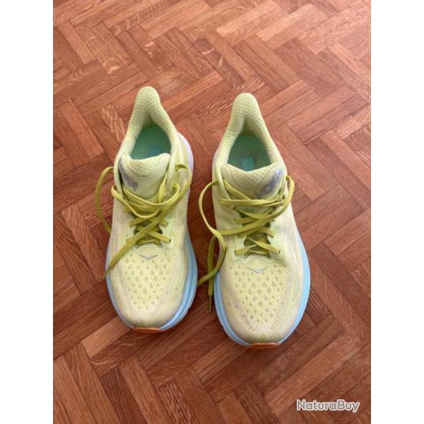 Chaussures running HOKA Clifton 9 femme taille 38 2/3, trs bon tat (3 courtes sorties)