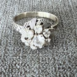 Bague marguerite en or blanc massif 18 carats - pierres - taille 54