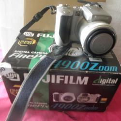 FUJIFILM FINEPIX 4900 ZOOM