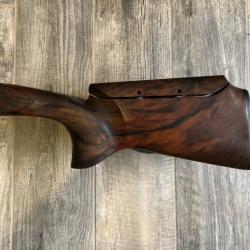 Vends magnifique Crosse réglable Beretta B-Fast Trap gaucher pour un Dt 11 ou Dt 10 état neuf.