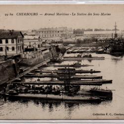 CPA -Cherbourg arsenal maritime la station des sous marins N°1316