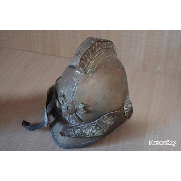 trs ancien casque de pompier  restaurer