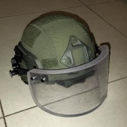 Casque pare balle + visière pas balle.