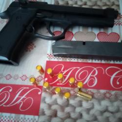 10 bales gaz cs pour pistolet d alarme,l arme sur la photo n est pas a vendre