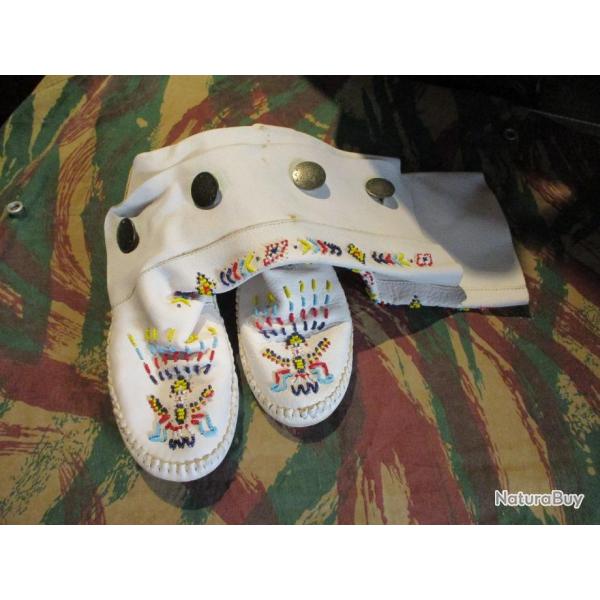 bottes indienne blanc  en daim decoree de perles