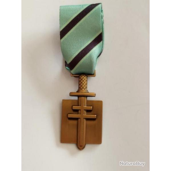 Croix de la Libration modle Londres avec ruban 1er type 1941 - REPRODUCTION de qualit