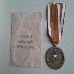 médaille du Mur de l'Ouest  Deutsches Schutzwall-Ehrenzeichen avec pochette