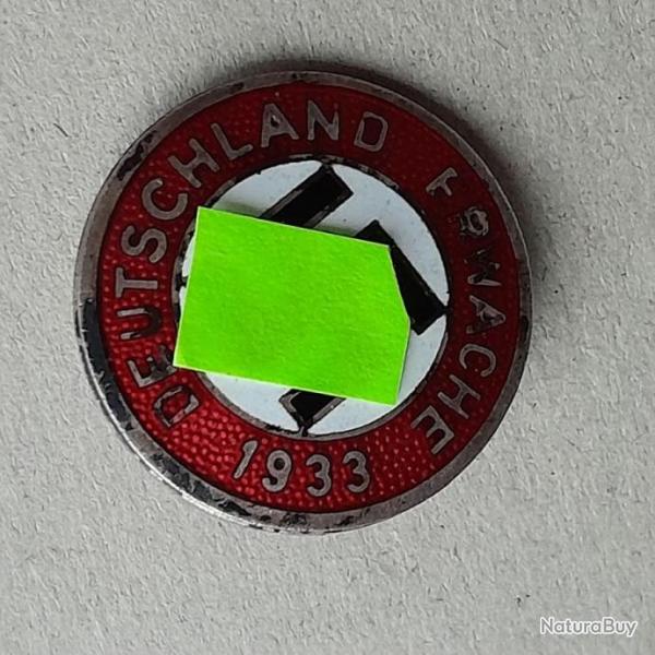 1 badge DEUTSCHLAND ERWACHE 1933 avec  marquages