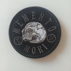 Patch  écusson brodé velcro Diamètre 8 cm memento mori