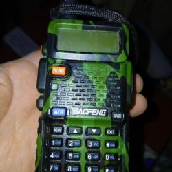 Émetteur  Radio UV-5R kaki (Baofeng) d'occasion