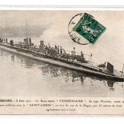CPA - Marine de Guerre  Militaire- Cherbourg Le Sous-Marin " Vendémiaire " N°1396