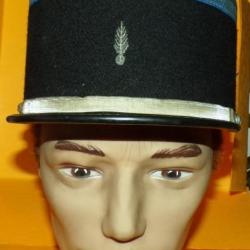 KEPI DE GENDARME AUXILIAIRE  DE L'ARMEE FRANCAISE ,TAILLE 56 DE FABRICATION FRANCAISE BALSAN  ,BON