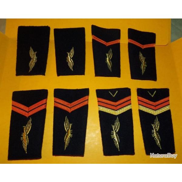 LOT DE 4 PAIRES DE FOURREAUX EPAULES AVEC GRADES DIFFERENTS DE L'ARMEE DE L'AIR FRANCAISE   ,BON ET