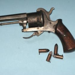 Revolver type Lefaucheux en 7 mm à broche, XIXème siècle.