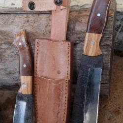 Set de 2 Couteaux Bushcraft Twin Hunter Lames Acier Carbone 1075 Manche Bois Etui Cuir F Artisanale